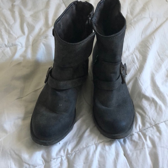 Grey buckle boots - Picture 2 of 3